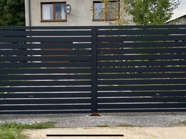 Grindar Portar med dekorativa detaljer i Stockholm – Rychter-Smide