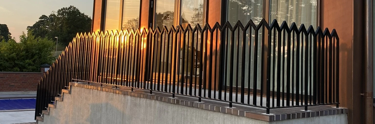 Balustrader Metallräcke med vertikala stänger – Rychter-Smide