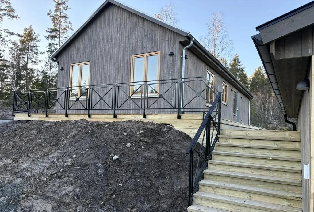 Balustrader_2 Metallräcke med vertikala stänger – Rychter-Smide